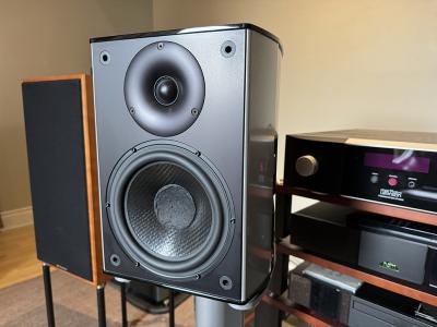 Wilson Benesch Vertex Monitors w/Stands - TRADE-IN