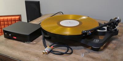 REGA Planar 8 Turntable with Reference EBLT Belt