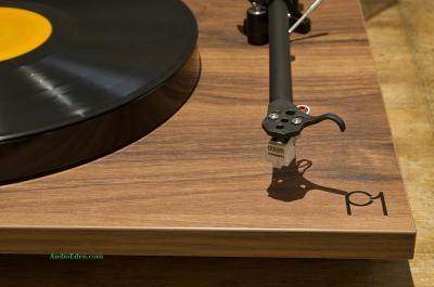 Rega Planar 1 Walnut with Carbon MM Cart - DEMO