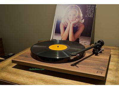 Rega Planar 1 Walnut with Carbon MM Cart - DEMO