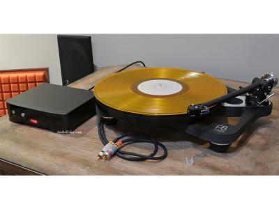 REGA Planar 8 Turntable with Reference EBLT Belt