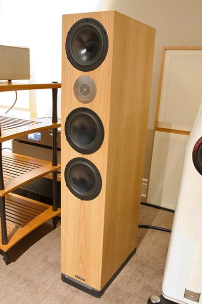 Spendor D9.2 Floor Standers in Oak Finish