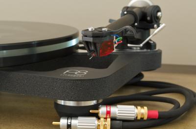 REGA Planar 8 Turntable with Reference EBLT Belt